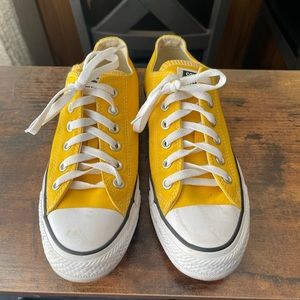 Yellow converse size 8